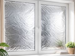 Un arquitecto analiza las ventanas cubiertas con papel de aluminio, contra el calor: “Es una solución de emergencia, económica y superficial”