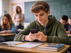 Es oficial | El Ministerio de Educación sentenció a los alumnos que usan el celular en el aula: está es la nueva norma en las escuelas