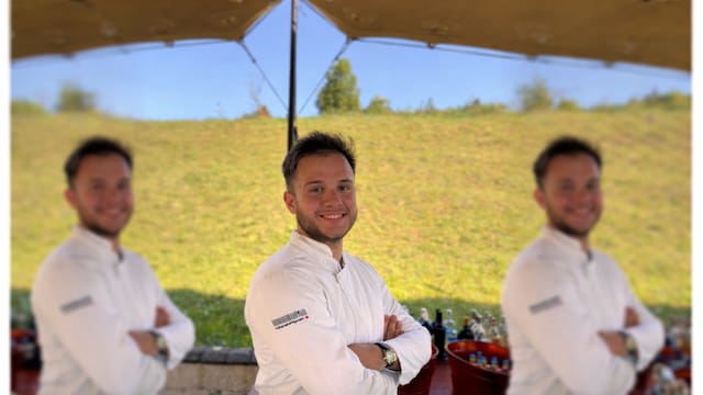 Álvaro Espuelas, 21 años, trabaja en bodas para pagarse la universidad: “Un día equivale a hacer el Camino de Santiago”