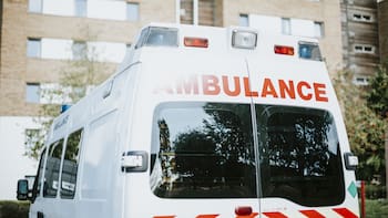 Malas noticias para Nueva York: las ambulancias aumentan sus tarifas ya mismo y será mucho más caro ser atendido o llevado al hospital
