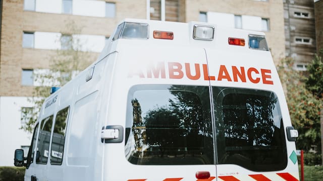 Malas noticias para Nueva York: las ambulancias aumentan sus tarifas ya mismo y será mucho más caro ser atendido o llevado al hospital