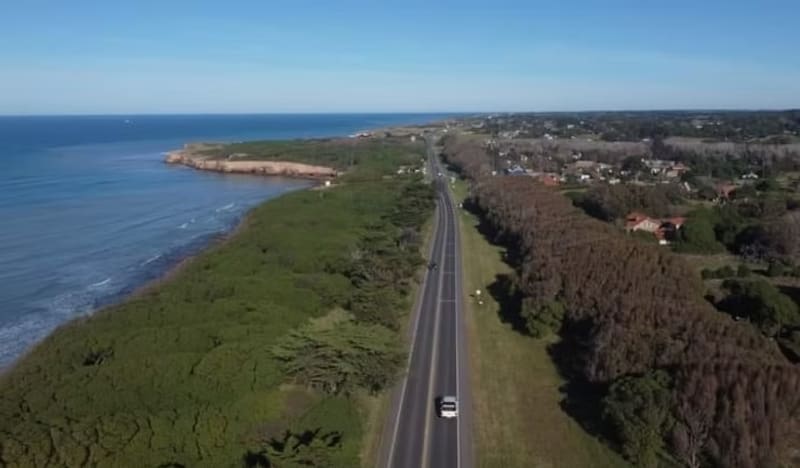 La ruta 11 acompaña recorre la costa atlántica casi entera.