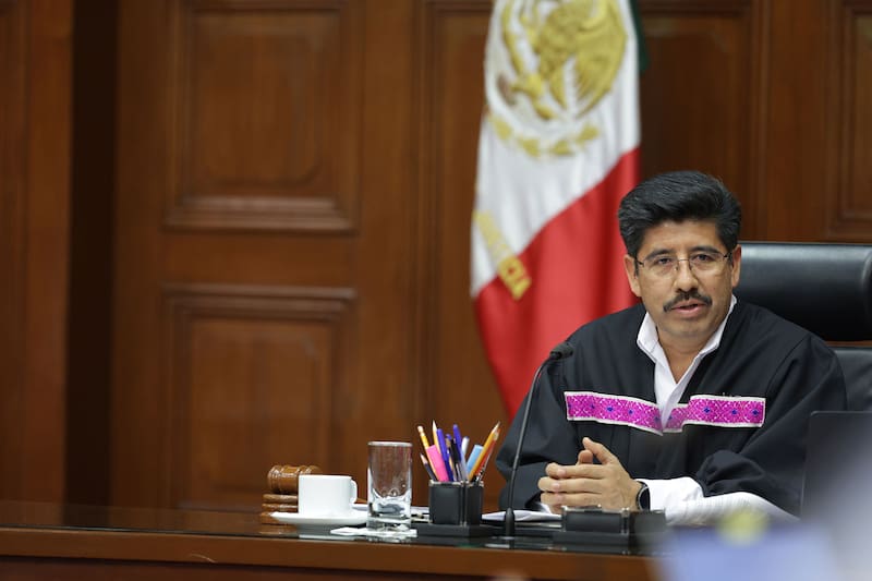 Aprobación de los amparos.