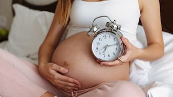Amplían las licencias laborales: a cuánto se extenderán los permisos por paternidad, adopción y fertilización asistida para estatales porteños