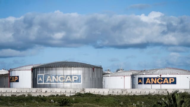 El gobierno evalúa declarar la esencialidad en Ancap por conflicto con sindicato