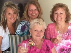 Anita, una anciana de 90 años, ha conseguido una ‘happy hour’ diaria en su residencia: “Celebramos esta etapa dorada”