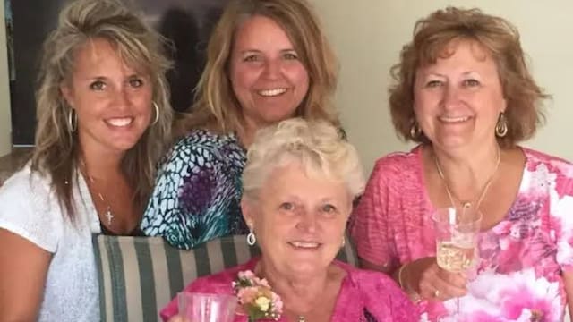 Anita, una anciana de 90 años, ha conseguido una ‘happy hour’ diaria en su residencia: “Celebramos esta etapa dorada”
