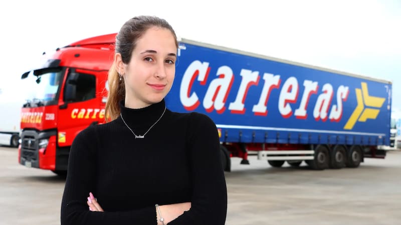 Andrea, camionera de 22 años: “Me dijeron que no podía manejar un camión siendo mujer. Pero yo quiero dedicarme a esto toda la vida”.