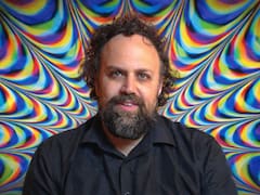 El filósofo que inventó un autor bestseller con IA para demostrar cómo funciona la manipulación de la realidad