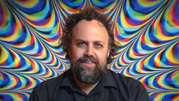 El filósofo que inventó un autor bestseller con IA para demostrar cómo funciona la manipulación de la realidad