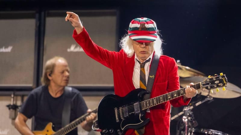 Angus Young, guitarrista de AC/DC en concierto en el Estadio GNP de la Ciudad de México.
