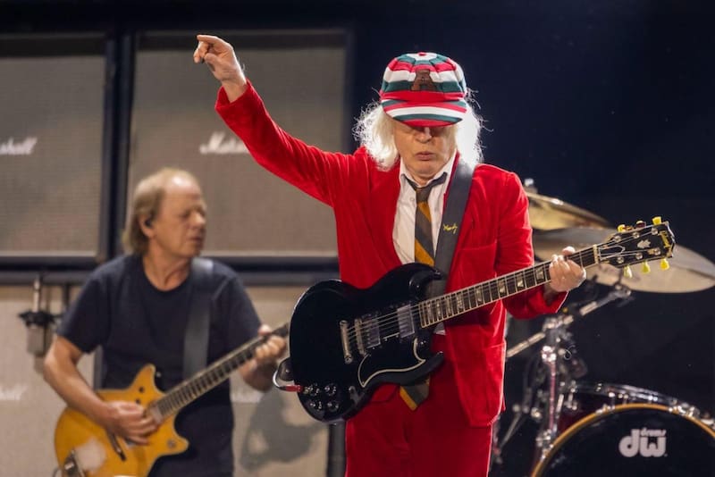 Angus Young, guitarrista de AC/DC en concierto en el Estadio GNP de la Ciudad de México.