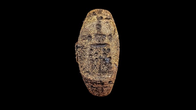 Primer y único anillo sello conocido que representa el Faro de Alejandría, una de las siete maravillas del mundo antiguo.