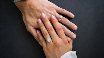 Perdió el anillo de bodas de su padre durante la Segunda Guerra Mundial y lo recuperó 83 años después: una inscripción fue la clave