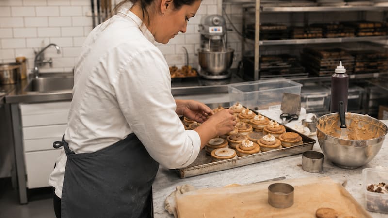 Anita, dueña de una pastelería: “Abrimos hace 11 años y facturamos 90.000 euros al mes vendiendo galletas” (ChatGPT)