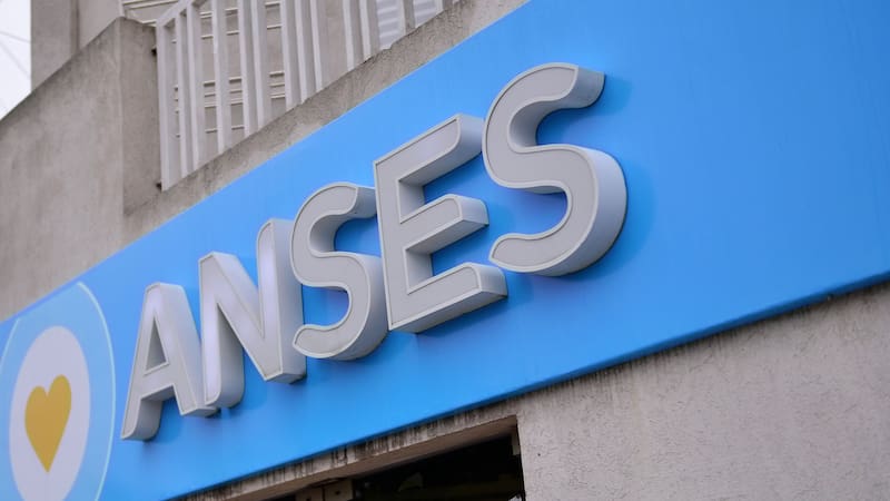 ANSES paga a los jubilados con DNI terminado en 5 con aumento y bono.