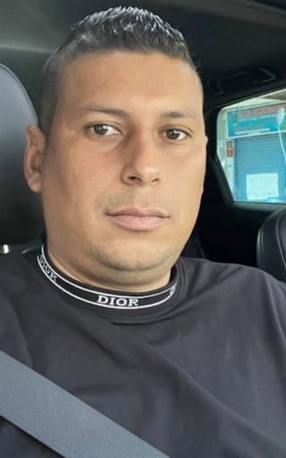 Se entregó el hombre que maltrató brutalmente a un perro en Antioquia: llegó con otro canino tras la recompensa millonaria