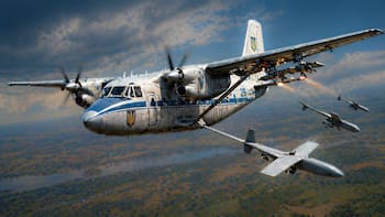 Construyen un avión militar que cambia el combate aéreo para siempre: tiene doble motor, dispara drones y es mayor orgullo del país