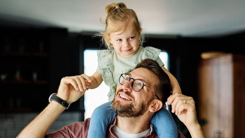 Anuncio oficial: el Gobierno otorgará una ayuda universal de 2400 euros por cada hijo a estas familias. Foto: Shutterstock