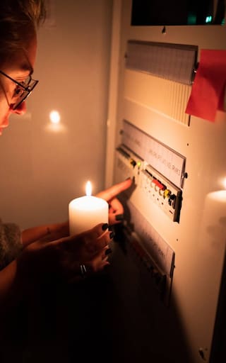 Alerta mundial por un apagón eléctrico que no dejaría ningún hogar a salvo: ya se confirmó cuándo será y hay preocupación global