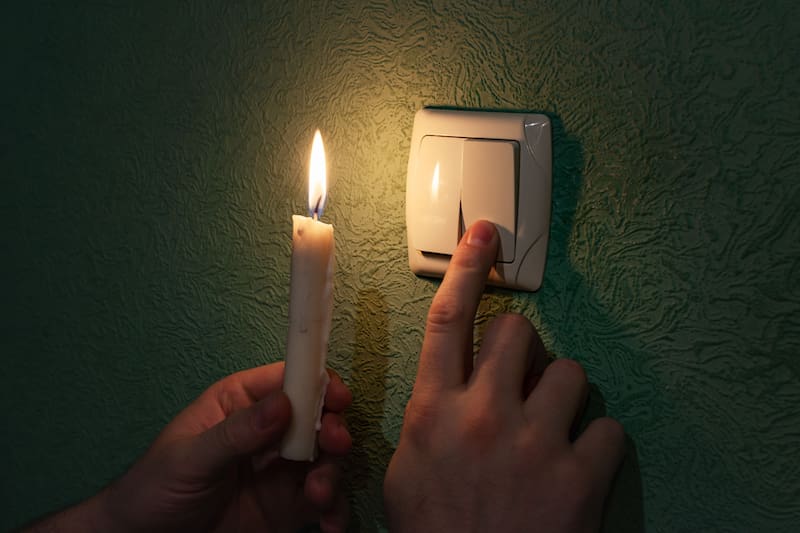 Antes del inicio de un apagón, se recomienda desconectar aparatos electrónicos unos minutos antes del inicio del apagón y esperar al menos 10 minutos. Fuente: Shutterstock