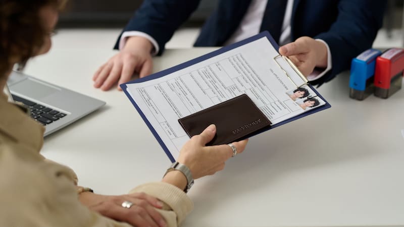 La Registraduría de Colombia destruirá los documentos de identidad que no sean reclamados en un año (Fuente: Shutterstock).