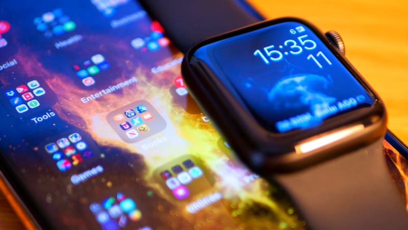 El conductor puede mostrarla acercando el iPhone o el Apple Watch a un lector, sin desbloquear el dispositivo ni compartir el celular.