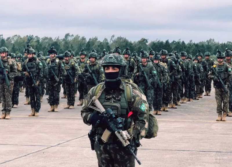 Ejercicio militar conjunto entre Argentina y Brasil.