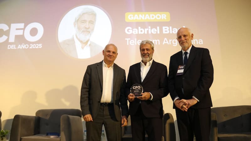 Claudio Doller (CEO, BDO) / Gabriel Blasi (CFO, Telecom Argentina) / Antonio Marín (Vicerector y Director de la Escuela de Negocios, UCEMA)