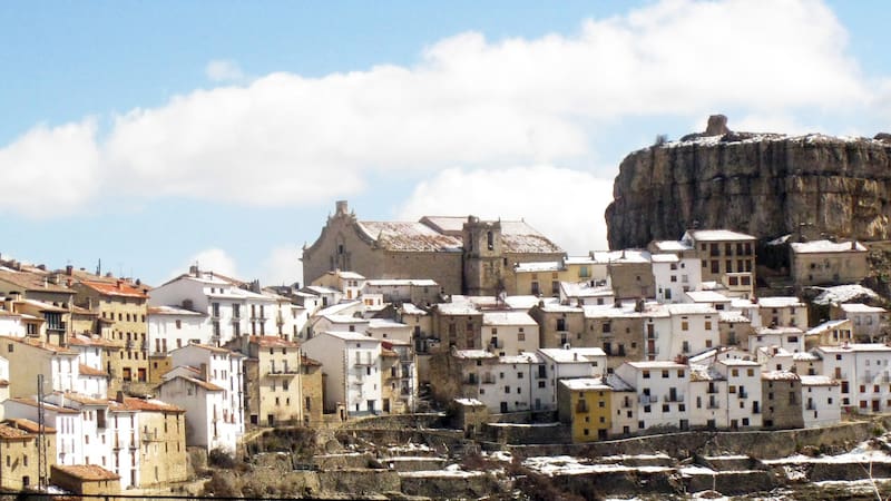 La sorprendente aldea de montaña a solo 2 horas de Valencia: se encuentra a los pies de un espléndido castillo. (Fuente: Wikipedia).