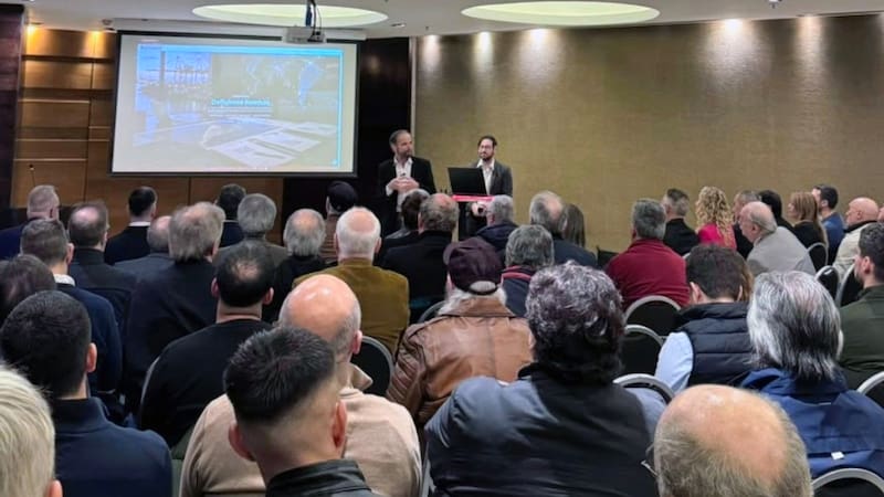 Gran convocatoria durante la presentación de la plataforma Argendocks.
