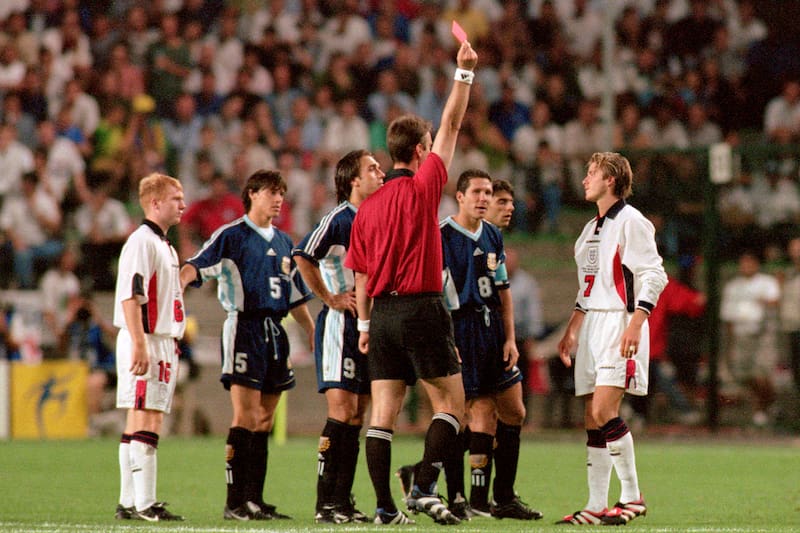 Argentina e Inglaterra igualaron 2-2 en los octavos de final de Francia 1998, en un partido que quedó en la historia antes de la clasificación argentina por penales.