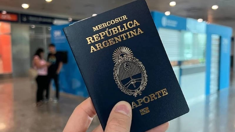 Argentina prohibirá el ingreso y la salida del país a ciudadanos y extranjeros que postergaron este trámite con su pasaporte
