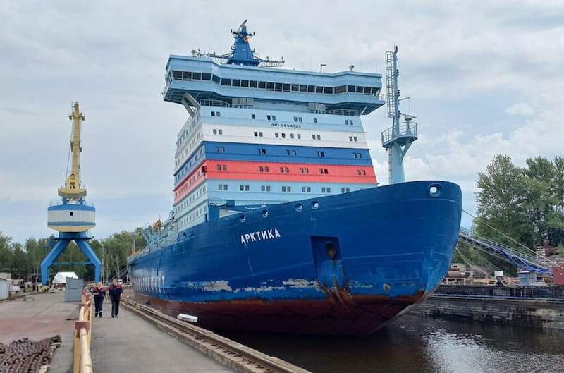 El Arktika es el rompehielos nuclear más resistente del mundo y puede navegar de forma continua a través de metros de hielo compacto.