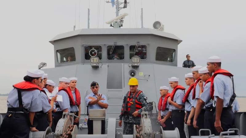 Los aspirantes de este año realizaron un recorrido por las instalaciones de la Institución. Foto (@escuelanavalargentina)
