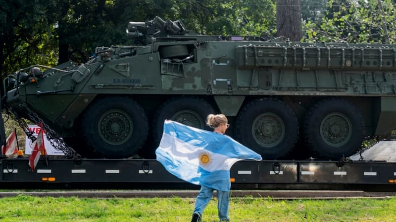 El Ejército Argentino concretó en Toay, provincia de La Pampa, la incorporación formal de los Vehículos de Combate Blindados a Rueda (VCBR) Stryker 8x8. Foto: Gentileza Gobierno Argentina.