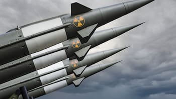 No es Corea | La potencia asiática que reactivó su planta nuclear y se prepara para una Tercera Guerra Mundial