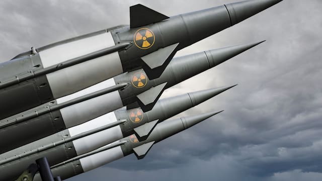 No es Corea | La potencia asiática que reactivó su planta nuclear y se prepara para una Tercera Guerra Mundial