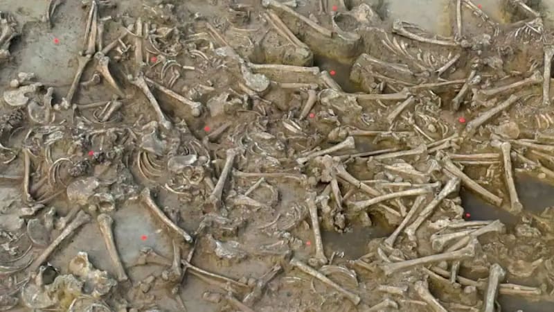 Arqueólogos resuelven el enigma de una fosa con 77 personas decapitadas hace 7000 años.