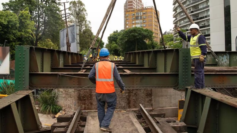 Arreglarán un puente ferroviario clave que une dos barrios importantes de CABA y se restringirá el tránsito. Foto: Trenes Argentinos
