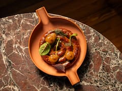 Asadero: el nuevo restaurante con cocina de fuegos en una casona centenaria de Chacarita
