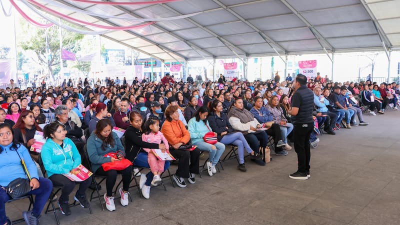 ¿Quiénes pueden recibir los 2,500 pesos y qué deben hacer?