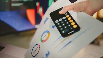 Inversiones sin ‘vendedores’: Por qué el consejo ‘gratuito’ es el más caro para tu bolsillo