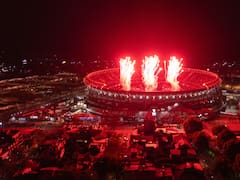 Remodeló el Monumental, Ezeiza y hará la Rueda de Puerto Madero, pero pedirá su concurso preventivo