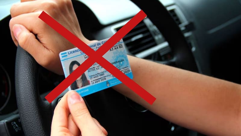 Las autoridades han sido enfáticas: ignorar las notificaciones del DMV puede derivar en una revocación definitiva, obligando al conductor a iniciar todo el proceso de solicitud desde cero