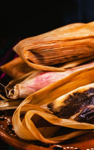 Cómo preparar tamales caseros de forma fácil y rápida para impresionar a tus invitados en las fiestas