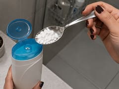 Aplastar y colocar unas píldoras de aspirina en el shampoo: para qué sirve y por qué lo recomiendan
