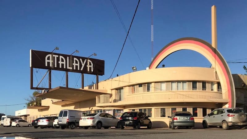 El clásico Atalaya de Chascomús, sobre la ruta 2.