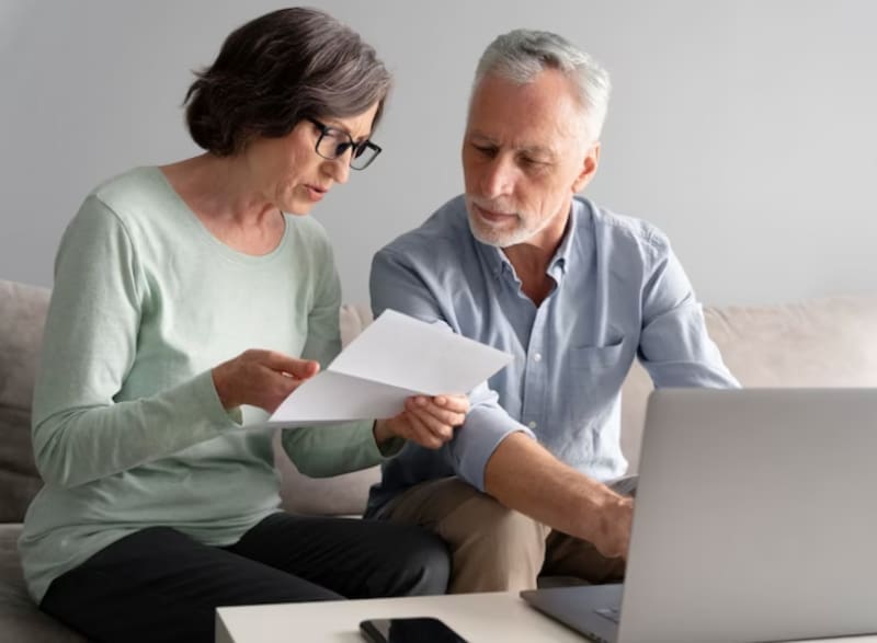 Buenas noticias del Banco Santander para los mayores de 65: hay beneficios, pagos adelantados y asistencia financiera (foto: archivo).