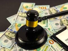 Caos fiscal: el Gobierno congela cuentas bancarias y se quedará con los dólares de ciudadanos y extranjeros que incumplan este requisito clave